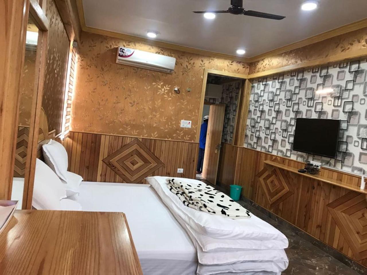 Oyo 37525 Hotel Mall Palace Pithorāgarh Eksteriør billede