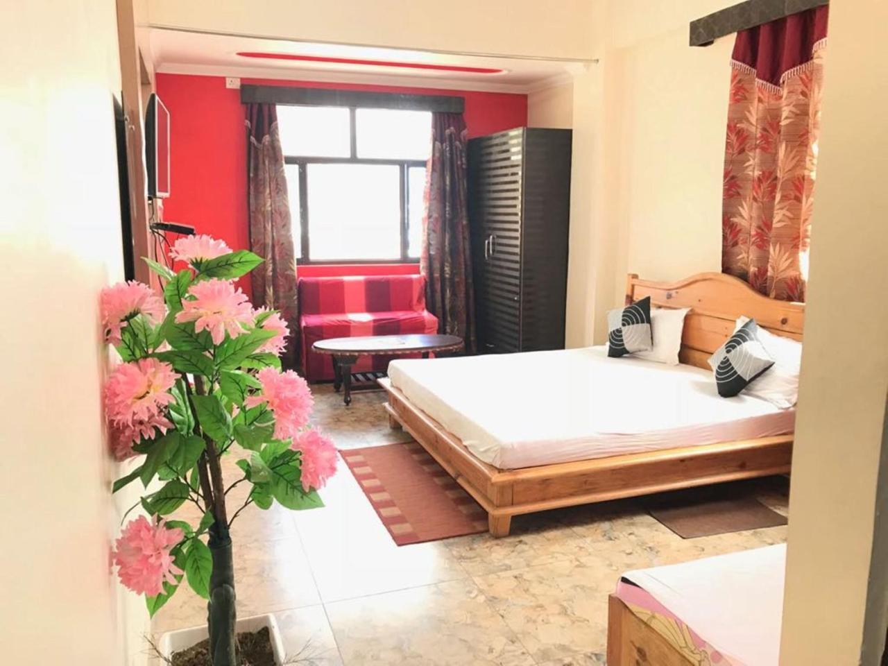 Oyo 37525 Hotel Mall Palace Pithorāgarh Eksteriør billede