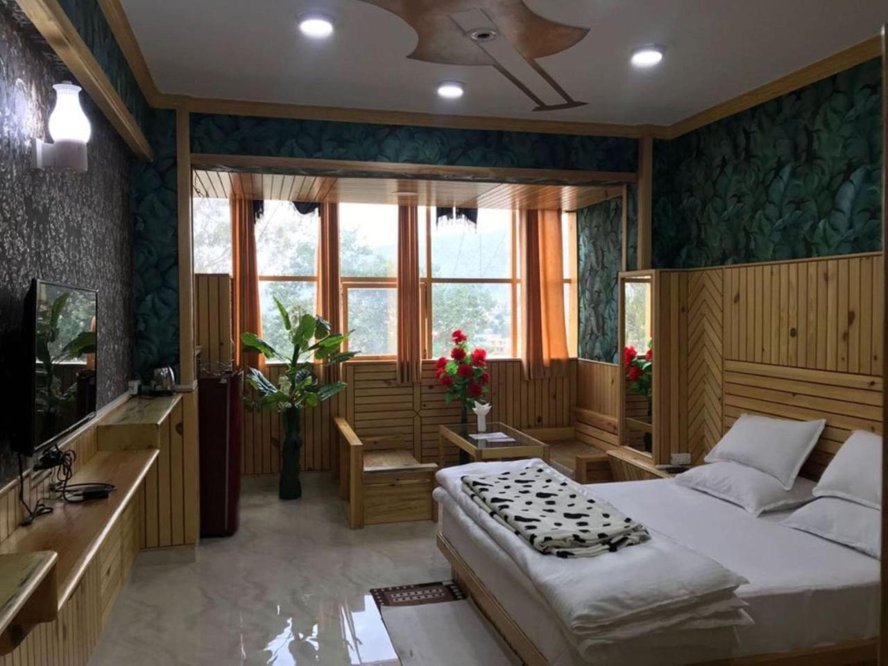 Oyo 37525 Hotel Mall Palace Pithorāgarh Eksteriør billede