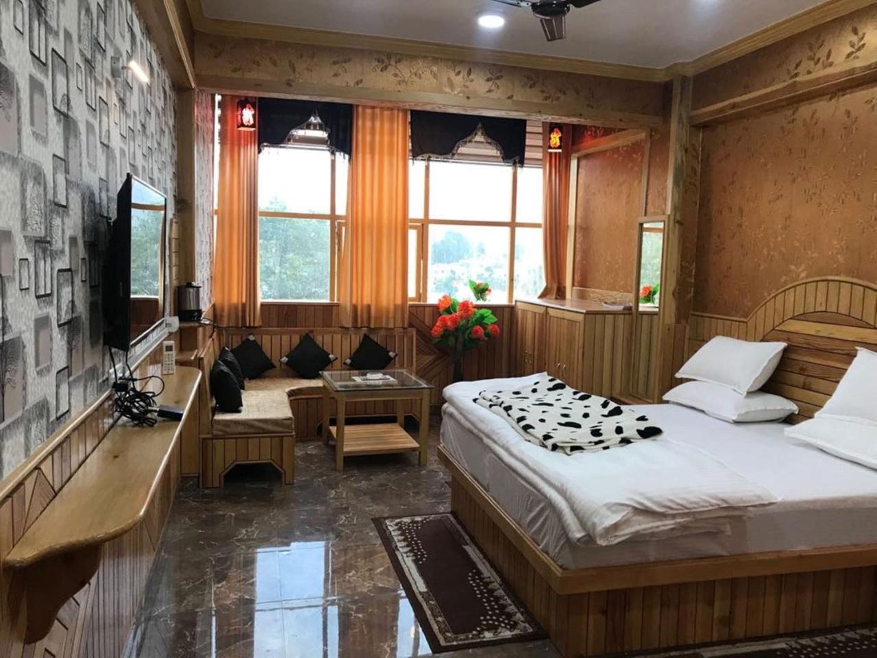 Oyo 37525 Hotel Mall Palace Pithorāgarh Eksteriør billede